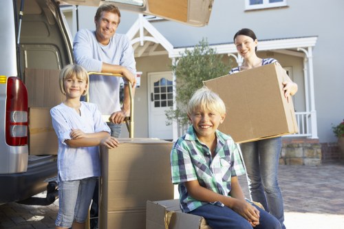 Practical storage space for moving, decluttering and business use in Islington